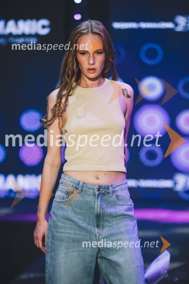  Lara Mlaker, manekenkaMoč miru, spomladanska modna revija v Citycentru Celje