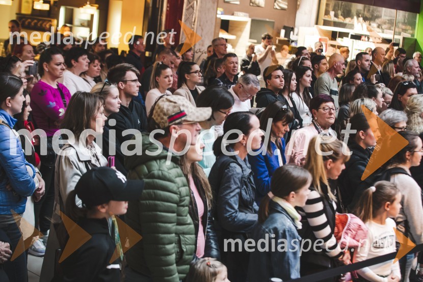Moč miru, spomladanska modna revija v Citycentru Celje
