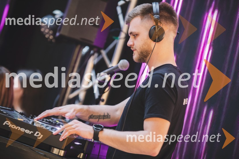 Moč miru, spomladanska modna revija v Citycentru Celje