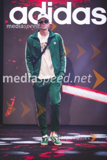  Luka Pehnec,  manekenMoč miru, spomladanska modna revija v Citycentru Celje