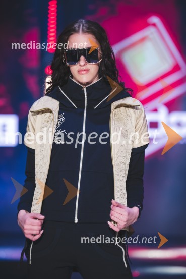  Julija Černe, manekenkaMoč miru, spomladanska modna revija v Citycentru Celje