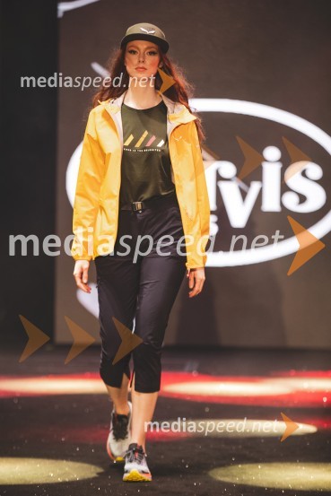  Klara Peterlin, manekenkaMoč miru, spomladanska modna revija v Citycentru Celje