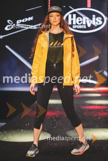  Klara Peterlin, manekenkaMoč miru, spomladanska modna revija v Citycentru Celje