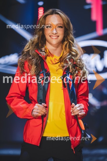  Ariela Mandelc, manekenka, finalistka za Miss turizma 2018Moč miru, spomladanska modna revija v Citycentru Celje