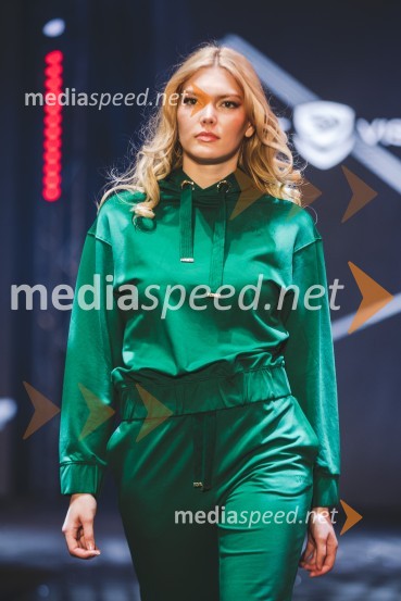  Mihaela Kralj, manekenkaMoč miru, spomladanska modna revija v Citycentru Celje