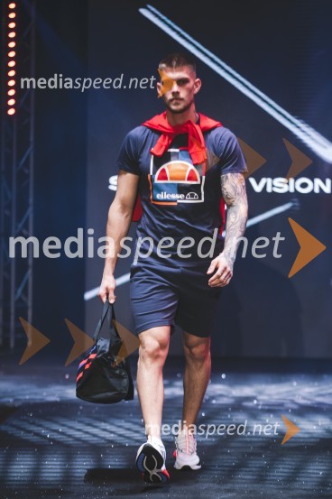  Tilen Kajtna, manekenMoč miru, spomladanska modna revija v Citycentru Celje