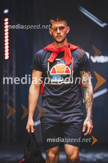  Tilen Kajtna, manekenMoč miru, spomladanska modna revija v Citycentru Celje