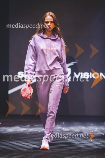  Lara Mlaker, manekenkaMoč miru, spomladanska modna revija v Citycentru Celje