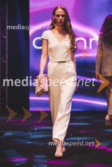  Lara Mlaker, manekenkaMoč miru, spomladanska modna revija v Citycentru Celje