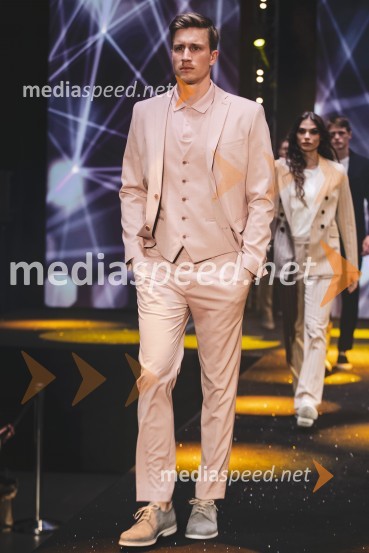  Luka Pehnec,  manekenMoč miru, spomladanska modna revija v Citycentru Celje