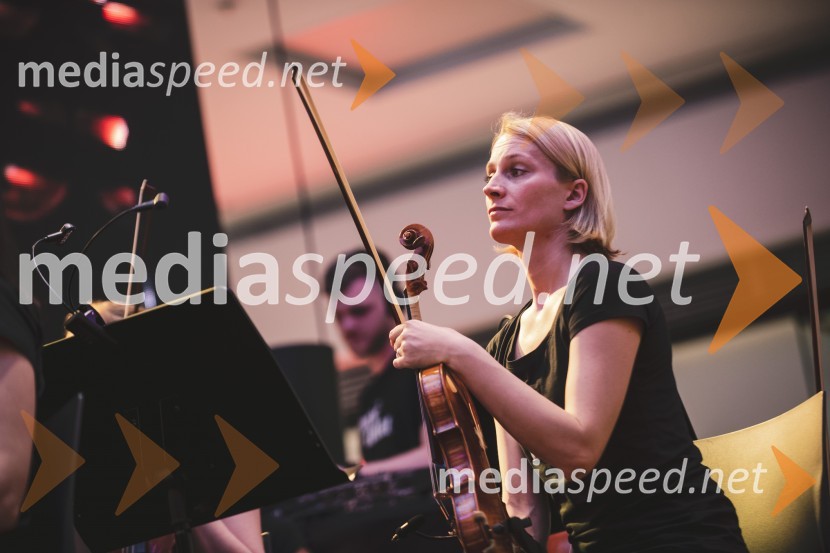 Moč miru, spomladanska modna revija v Citycentru Celje