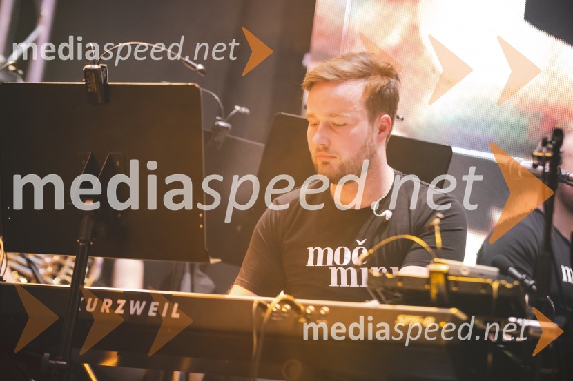 Moč miru, spomladanska modna revija v Citycentru Celje