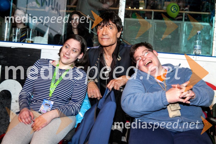  ... ;  Jasmin Stavros, pevec;  ... Umrl priljubljeni hrvaški glasbenik Jasmin Stavros