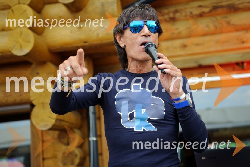  Jasmin Stavros, pevecUmrl priljubljeni hrvaški glasbenik Jasmin Stavros