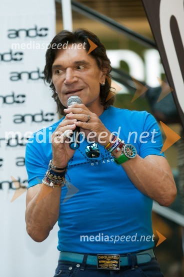  Jasmin Stavros, pevecUmrl priljubljeni hrvaški glasbenik Jasmin Stavros