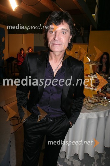  Jasmin Stavros, pevecUmrl priljubljeni hrvaški glasbenik Jasmin Stavros