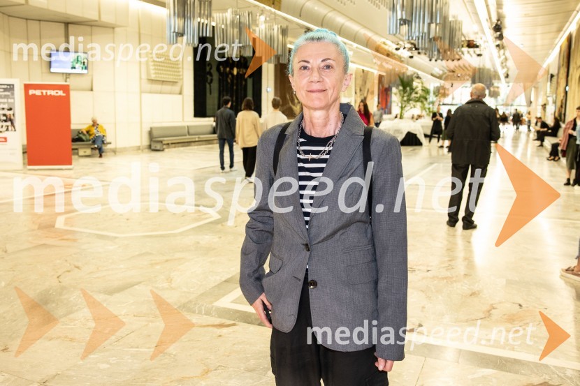  Suzana Tratnik, pisateljicaJan Martens / GRIP v sodelovanju z Dance On Ensemble: vsak poskus se bo končal z zdrobljenimi telesi in zlomljenimi kostmi, plesna predstava, Cankarjev dom