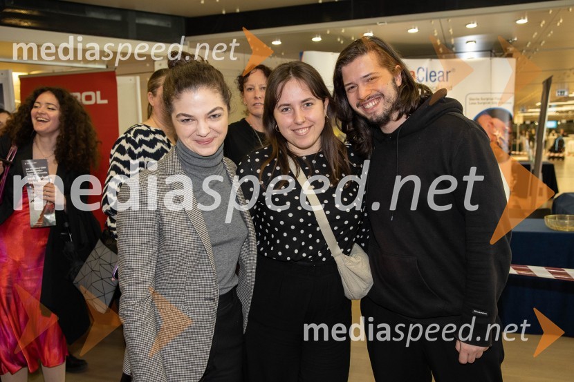  Diana  Kolenc, igralka;  ... ;  ... Jan Martens / GRIP v sodelovanju z Dance On Ensemble: vsak poskus se bo končal z zdrobljenimi telesi in zlomljenimi kostmi, plesna predstava, Cankarjev dom