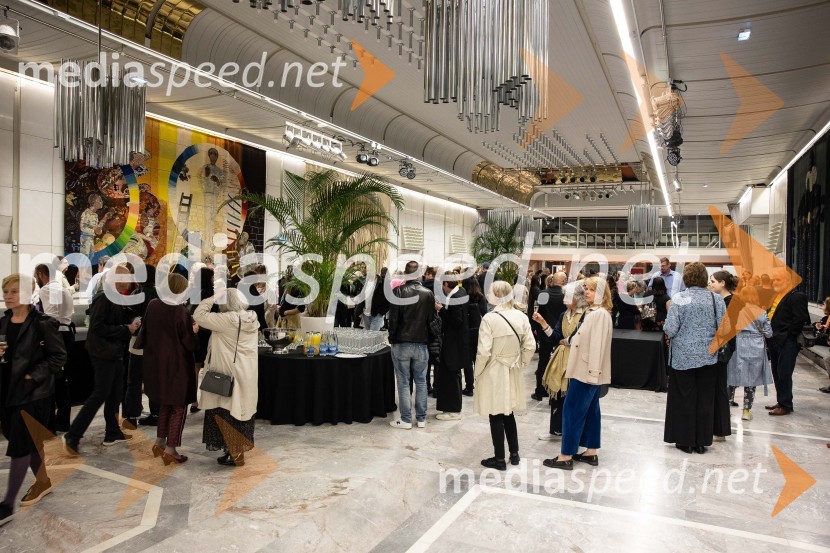 Jan Martens / GRIP v sodelovanju z Dance On Ensemble: vsak poskus se bo končal z zdrobljenimi telesi in zlomljenimi kostmi, plesna predstava, Cankarjev dom