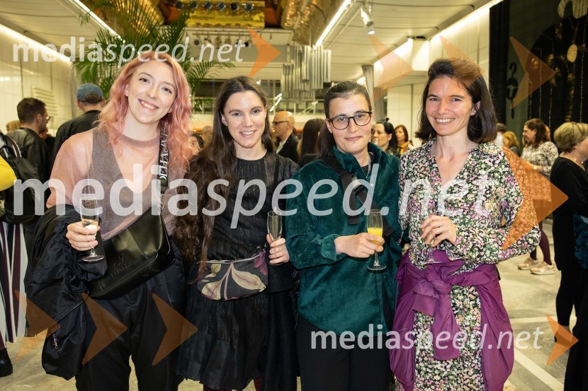 Jan Martens / GRIP v sodelovanju z Dance On Ensemble: vsak poskus se bo končal z zdrobljenimi telesi in zlomljenimi kostmi, plesna predstava, Cankarjev dom