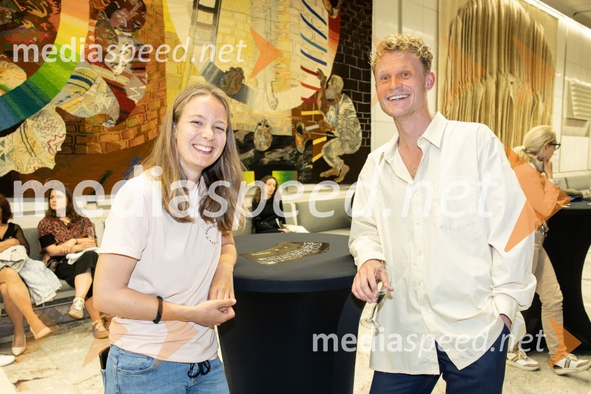 Jan Martens / GRIP v sodelovanju z Dance On Ensemble: vsak poskus se bo končal z zdrobljenimi telesi in zlomljenimi kostmi, plesna predstava, Cankarjev dom