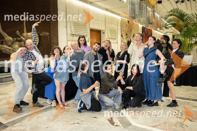  ... ;  ... ;  ... ;  Naomi Gibson, plesalka;  Jan Martens, koreograf;  ... ;  Steven Michel, plesalec;  Tim Persent, plesalec;  ... ;  ... ;  ... ;  ... ;  ... ;  ... ;  Cherish Menzo, plesalka;  Gesine Moog, plesalkaJan Martens / GRIP v sodelovanju z Dance On Ensemble: vsak poskus se bo končal z zdrobljenimi telesi in zlomljenimi kostmi, plesna predstava, Cankarjev dom