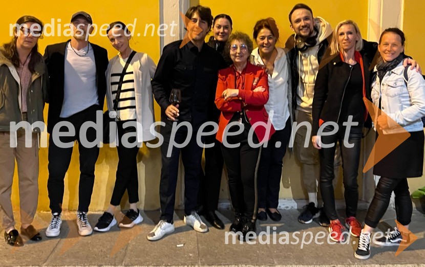  ... ;  ... ;  ... ;  Edward Clug, umetniški direktor, Balet SNG Maribor;  ... ;  Dragica Petrovič, režiserka in producentka;  ... ;  ... ;  ... ;  ... Balet SNG Maribor s Peerom Gyntom v Modeni