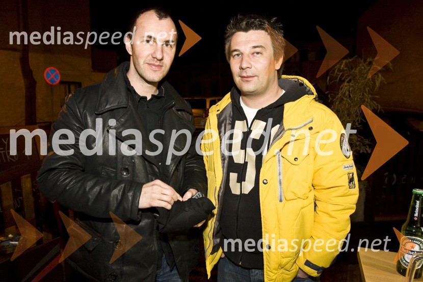 Jernej Dirnbek, pevec in kitarist in Sebastian Artič (Žan Ljubljanski), lastnik Čarli TVDinamit, 1. rojstni dan oddaje Čarli TV
