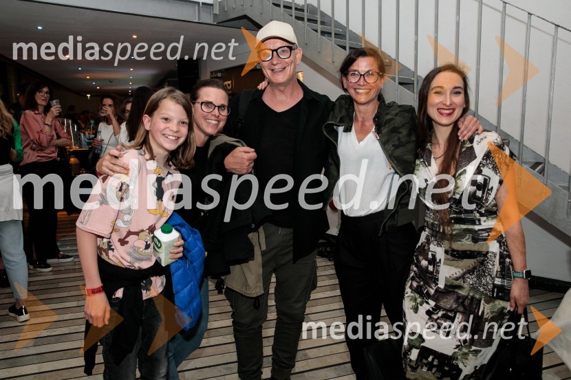  ... ;  ... ;  Uroš Smolej, igralec;  Simona  Belle, služba za stike z javnostmi MGL;  Gaja Višnar, igralkaTradicionalni koncert MGL&AGRFT v Kinu Šiška