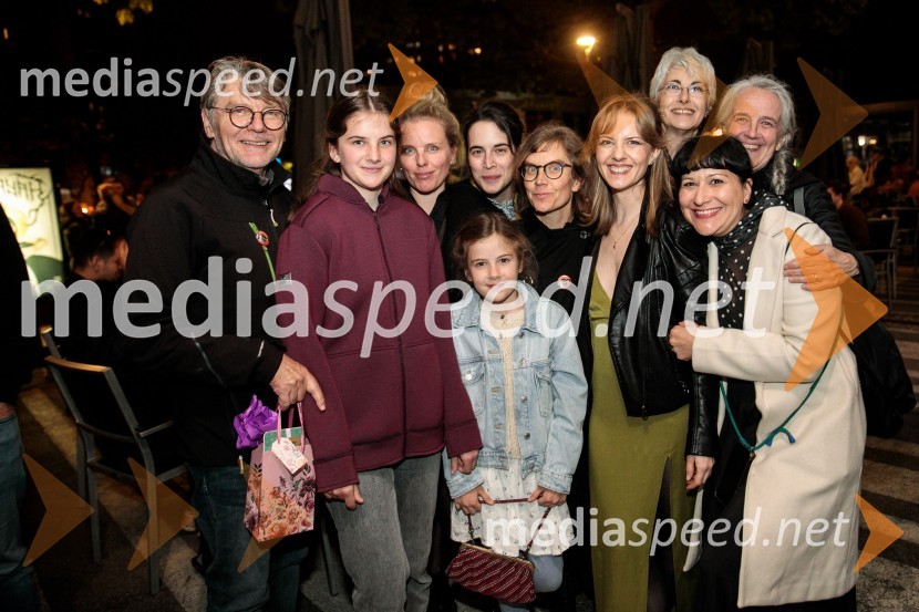  Zvone Hribar, igralec;  ... ;  ... ;  ... ;  ... ;  ... ;  Lena Hribar  Škrlec, igralka;  ... ;  Metka Hribar;  ... Tradicionalni koncert MGL&AGRFT v Kinu Šiška