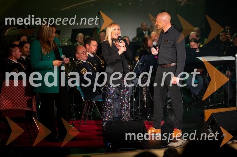  Nuša Derenda, pevka;  ... Slavnostna akademija ob 70 – letnici Radia Štajerski val