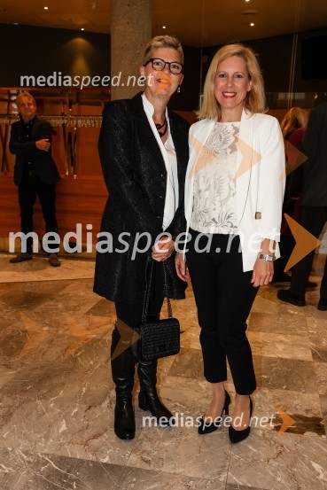  Mirjam Drnovšček, direktorica, SNG Nova Gorica;  Metka Sulič, odnosi z javnostjo SNG Nova GoricaKAOS, premiera črne komedije, SNG Nova Gorica