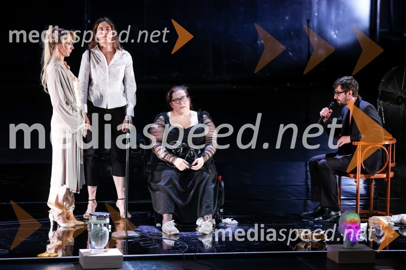  Mojca Funkl, igralka;  Medea Novak, igralka;  Ana Facchini, igralka;  Žiga Udir, igralecKAOS, premiera črne komedije, SNG Nova Gorica