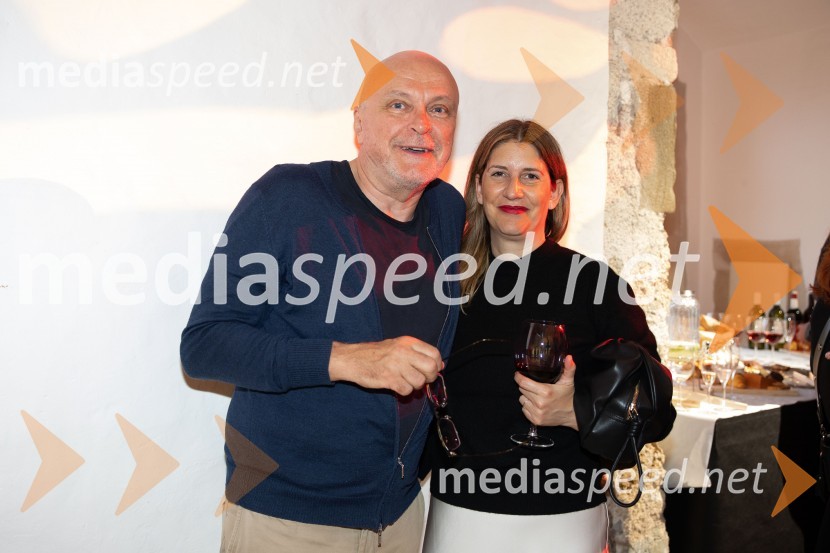  Miha Mazzini, pisatelj, kolumnist, scenarist;  Nina Gaspari, voditeljica podkastaBeletrinino spomladansko druženje