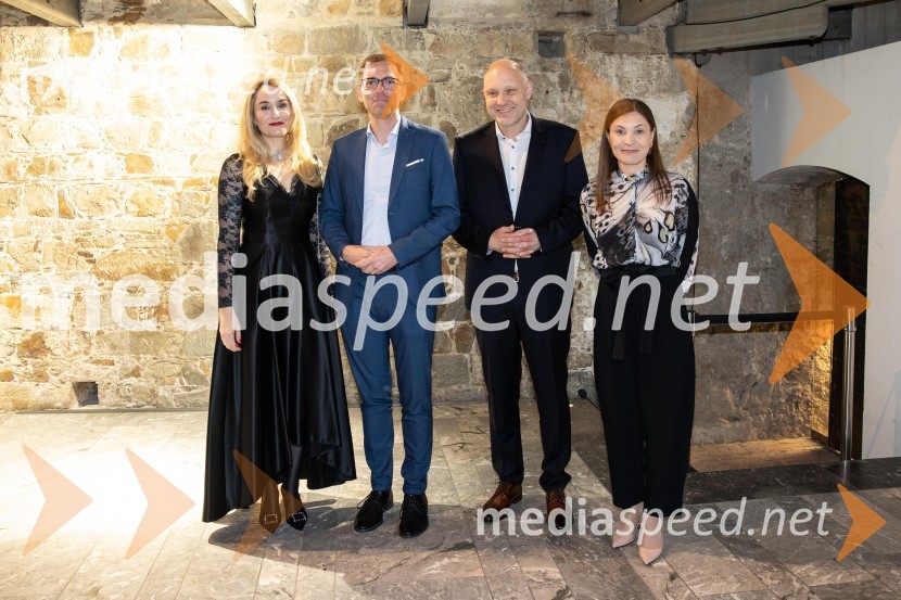  Maja Čander, kreativna direktorica in prokuristka, Kreativna baza;  Marko Koprivc, državni sekretar;  Mitja Čander, direktor, Beletrina;   Alma  Čaušević Klemenčič, izvršna direktorica in prokuristka BeletrineBeletrinino spomladansko druženje