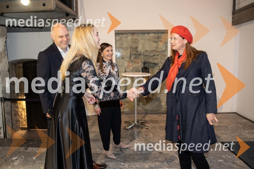  Maja Čander, kreativna direktorica in prokuristka, Kreativna baza;  Nina Jerman, novinarkaBeletrinino spomladansko druženje