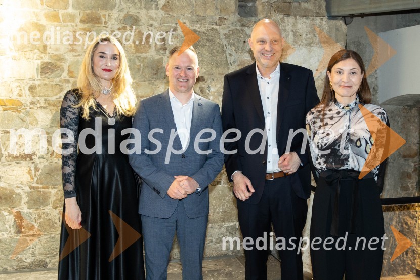  Maja Čander, kreativna direktorica in prokuristka, Kreativna baza;  Robert Ilc, glavni tajnik NSi;  Mitja Čander, direktor, Beletrina;   Alma  Čaušević Klemenčič, izvršna direktorica in prokuristka BeletrineBeletrinino spomladansko druženje