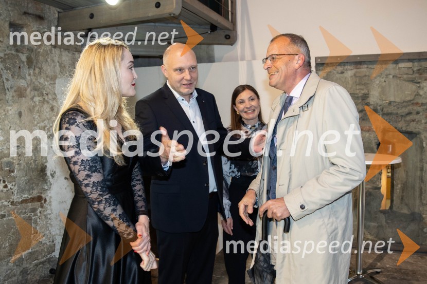  Maja Čander, kreativna direktorica in prokuristka, Kreativna baza;  Mitja Čander, direktor, Beletrina;   Alma  Čaušević Klemenčič, izvršna direktorica in prokuristka Beletrine; dr. Peter Štih, predsednik SAZUBeletrinino spomladansko druženje