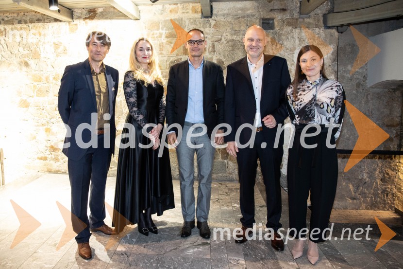  Aleš Šteger, programski vodja, Beletrina;  Maja Čander, kreativna direktorica in prokuristka, Kreativna baza;  Anže Logar, poslanec;  Mitja Čander, direktor, Beletrina;   Alma  Čaušević Klemenčič, izvršna direktorica in prokuristka BeletrineBeletrinino spomladansko druženje