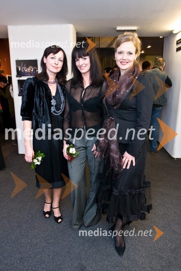 Bernarda Oman, Ana Dolinar in Jette Ostan Vejrup, igralkePles na vodi, premiera v MGL