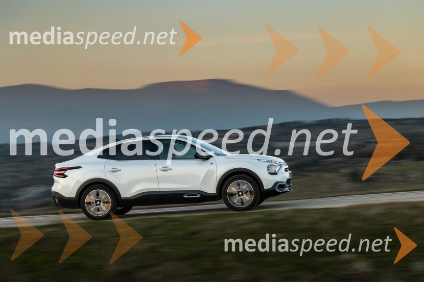 CITROËN ë-C4 in ë-C4 X bosta okrepila svojo ponudbo z novimi in zmoglivejšimi motorji