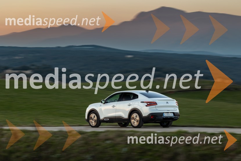 CITROËN ë-C4 in ë-C4 X bosta okrepila svojo ponudbo z novimi in zmoglivejšimi motorji