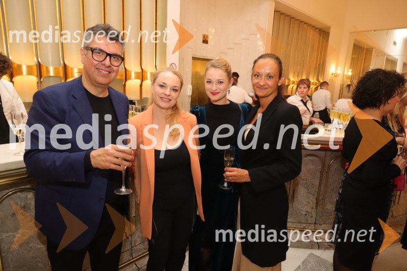  Pier Francesco  Maestrini, režiser;  Sabina  Cvilak, operna pevka;  Nika Gorič, sopranistka;  ... Manon Lescaut s Sabino Cvilak, premiera Opere in Baleta SNG Maribor