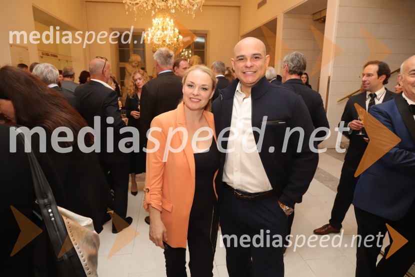  Sabina  Cvilak, operna pevka;  Max Jota, pevecManon Lescaut s Sabino Cvilak, premiera Opere in Baleta SNG Maribor