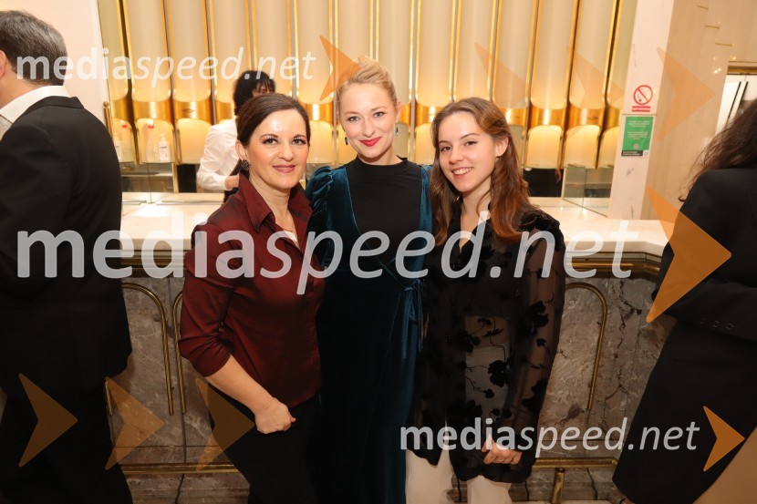  Irena Ferk, operna pevka;  Nika Gorič, sopranistka;  ... Manon Lescaut s Sabino Cvilak, premiera Opere in Baleta SNG Maribor