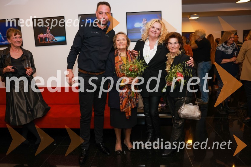  Matej Sukič, vodja za stike z javnostmi Gledališče Koper;  ... ;  Katja Pegan,  direktorica in režiserka, Gledališče Koper Teatro Capodistria;  ... Ni tako slabo kot zgleda, premiera