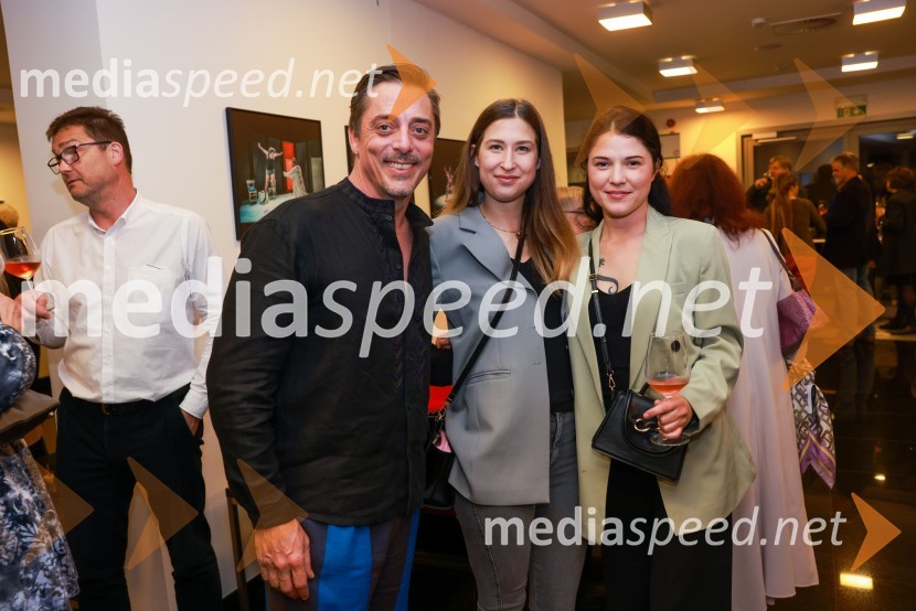  Igor Štamulak, igralec;  ... ;  ... Ni tako slabo kot zgleda, premiera