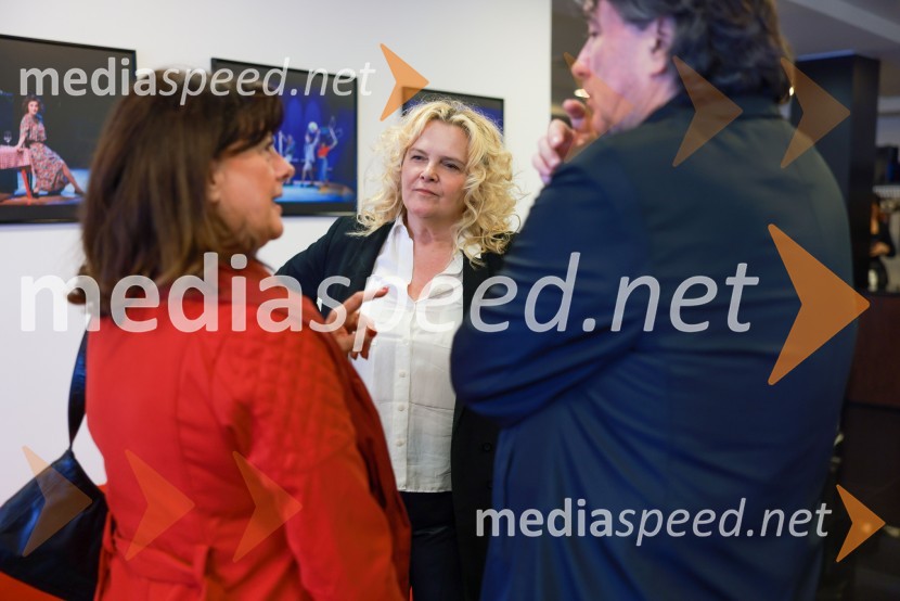  Katja Pegan,  direktorica in režiserka, Gledališče Koper Teatro CapodistriaNi tako slabo kot zgleda, premiera