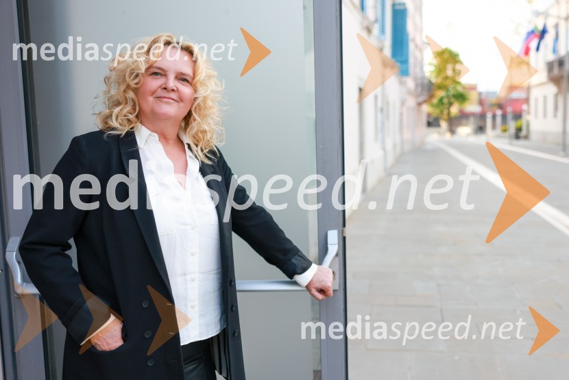  Katja Pegan,  direktorica in režiserka, Gledališče Koper Teatro CapodistriaNi tako slabo kot zgleda, premiera