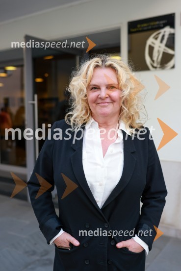  Katja Pegan,  direktorica in režiserka, Gledališče Koper Teatro CapodistriaNi tako slabo kot zgleda, premiera